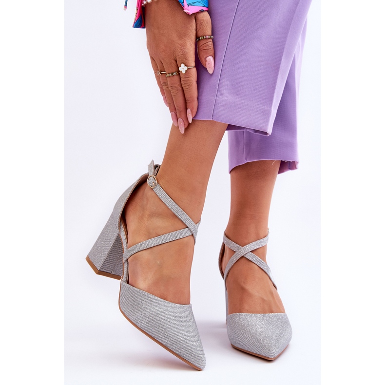 Bombas brillantes de moda en un talón plateado de galaxia plata 1