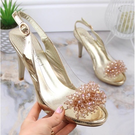 Sandalias pasadores transparentes con abalorios sabatina dorados 4