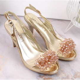 Sandalias pasadores transparentes con abalorios sabatina dorados 6
